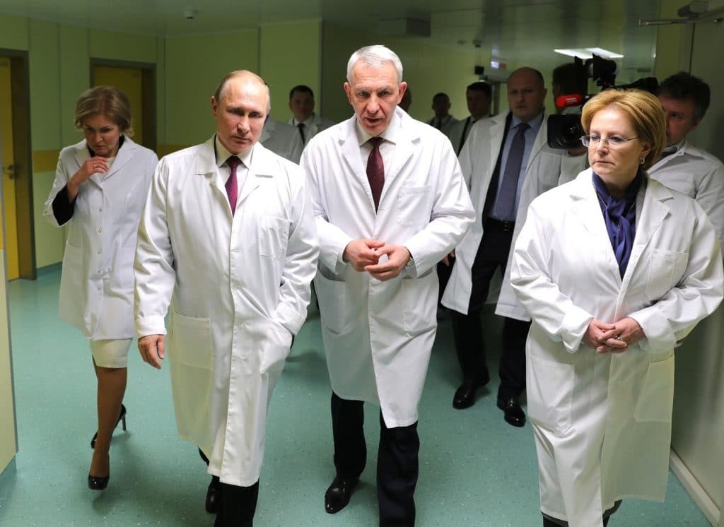 This image has an empty alt attribute; its file name is Putin-Almazov-Medical-Center-2018-1024x746.jpg